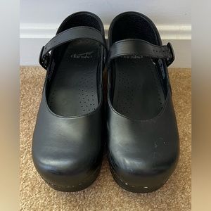 Dansko women’s 38 worn once